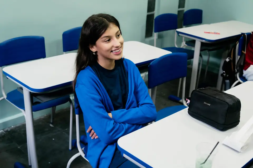 Aluna dos Anos Finais em sala de aula